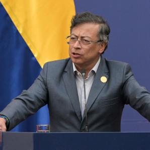 Petro responde a Duque y asegura que el TLC con Estados Unidos ya está suspendido Petro responde a Duque y asegura que el TLC con Estados Unidos ya está suspendido