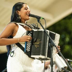 Reina del EVAFE 2025: Wendy Corzo, acordeonera kankuama, lidera el vallenato femenino