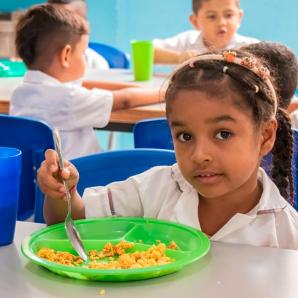 Gobierno duplica cobertura del Programa de Alimentación Escolar en Sahagún, Córdoba