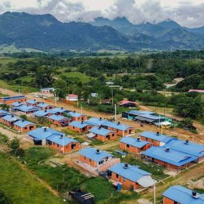 Familias firmantes del Acuerdo de Paz reciben 106 viviendas rurales en Caquetá