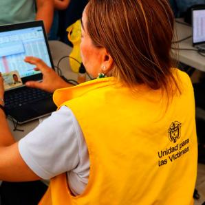 Indemnizaciones para víctimas del conflicto en el Cesar: entregan $12.200 millones en cartas