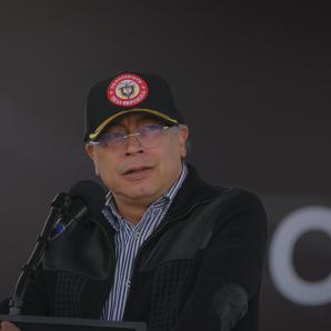 Petro afirma que EE. UU. solo ofreció a Colombia aviones F-16 de segunda mano