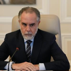 El Ministro Benedetti denuncio al magistrado Ibáñez por acoso y hostigamiento al Gobierno