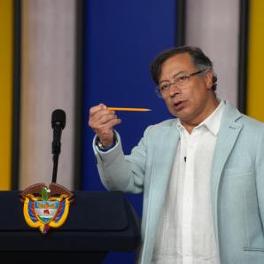 Presidente Petro responde a Duque sobre crítica al sistema de salud