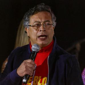 Petro denuncia plan para hacerlo pasar por narcotraficante