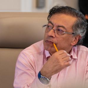 Petro elimina subsidio a gasolina y limita exportación de carne