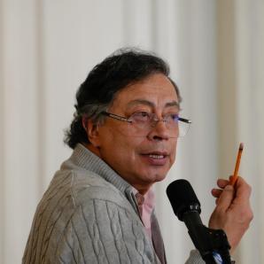 Investigan salida de USD 2.400 millones de fondos pensionales