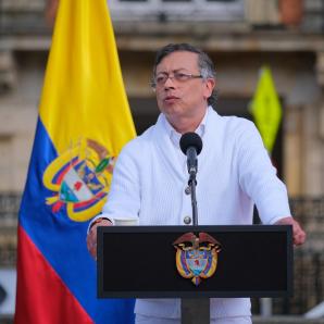 Petro denuncia compra de votos antes del balotaje