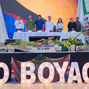 Entrega de tierras en Magdalena Medio: Gustavo Petro