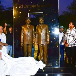 Retiran escultura del Binomio de Oro en Valledupar tras críticas
