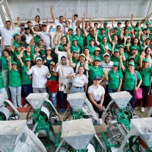 Mujeres cafeteras de Tolima firman acuerdo histórico para exportar café a China