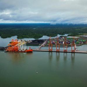 Llegada de las grúas pórtico al Puerto Industrial de Aguadulce, Buenaventura