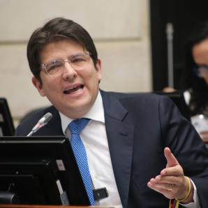 Quién reemplaza a Miguel Uribe Turbay en el Senado: María Angélica Guerra