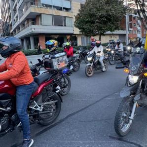 Moteros de Bogotá protestan ante restricciones de Carlos Fernando Galán Moteros de Bogotá protestan ante restricciones de Carlos Fernando Galán
