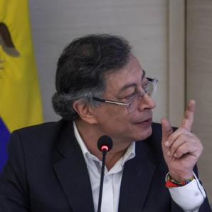 Presidente Petro afirma que clínicas privadas aumentaron sus utilidades netas en 1,8 billones a través recursos públicos