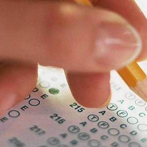 La convocatoria está dirigida a estudiantes que hayan cursado al menos el 75% de sus créditos académicos y presentarán el examen el 6 de septiembre, requisito obligatorio para obtener el título de educación superior.