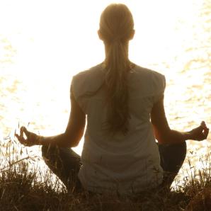 Promover hábitos saludables fortalece la salud mental, contribuye con una mejor alimentación, ayuda a enfrentar emociones, tomar mejores decisiones y construir relaciones positivas. 