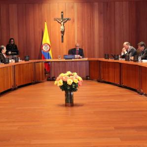 Salario mínimo Colombia 2026: Radican 16 demandas contra decreto