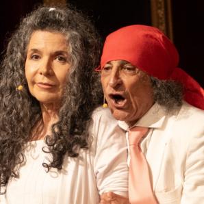 El Águila Descalza presenta 'Clase mela' en el Ástor Plaza El Águila Descalza presenta 'Clase mela' en el Ástor Plaza