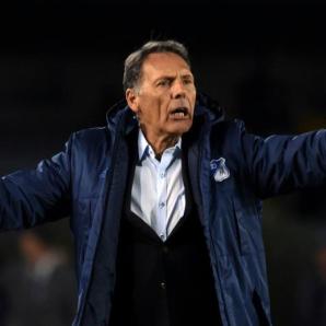 Homenaje a Miguel Ángel Russo exdirector técnico de Millonarios 