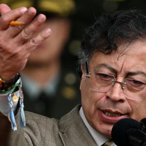 Presidente Petro responde a polémica por fusión Tigo–Movistar