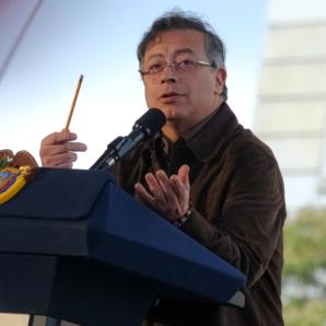 “¡Colombia pa’lante!”: Presidente Petro celebra que 300.000 personas salieron de la pobreza energética