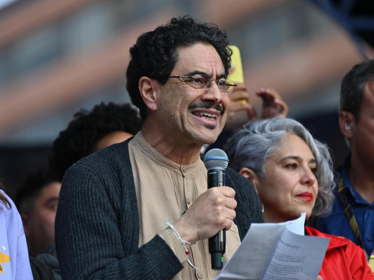 El senador calificó de antidemocrática la decisión del CNE que lo excluyó de la consulta del 8 de marzo y aseguró que el Pacto Histórico no participará.