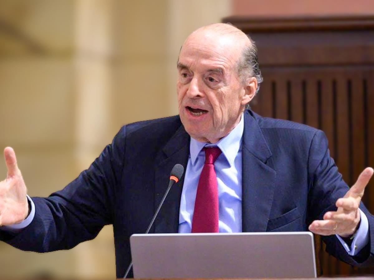 Corte Suprema acusa a Álvaro Leyva por caso de pasaportes en Colombia