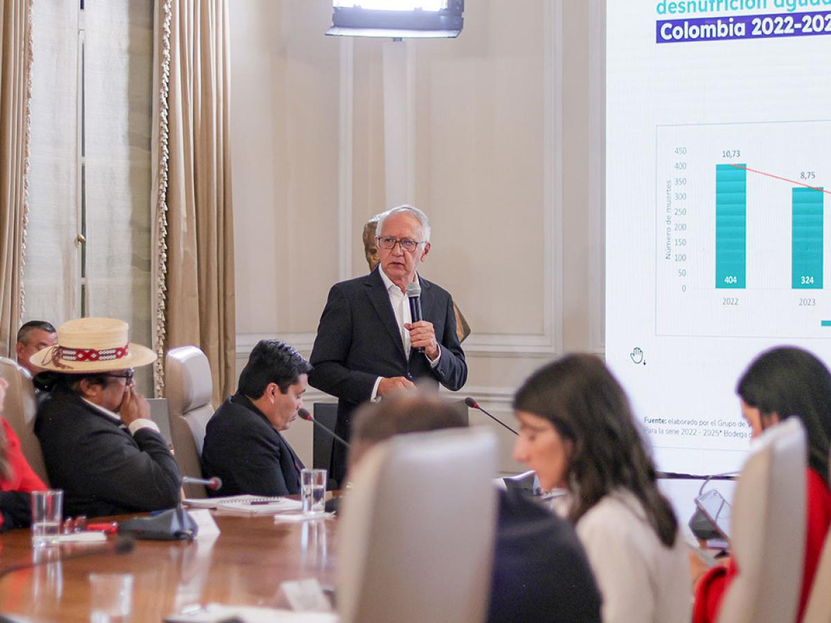 Petro defiende sistema de salud y destaca reducción de mortalidad infantil