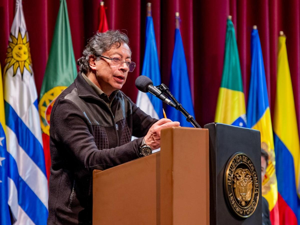 El primer mandatario aseguró que esos recursos fueron destinados a atender la crisis climática en las poblaciones vulnerables del Caribe. Además, volvió a cuestionó las altas tasas de interés. 