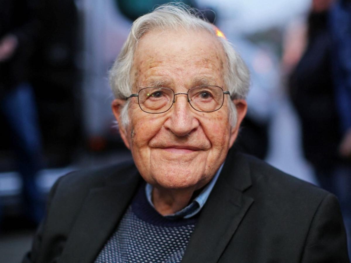 Noam Chomsky estado de salud hoy