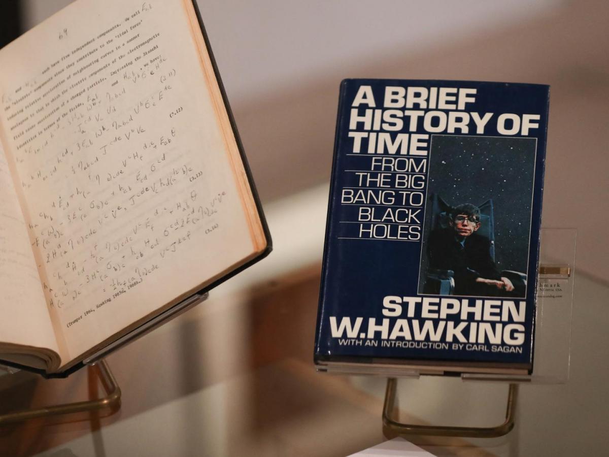 Reino Unido preservará archivos y el despacho de Stephen Hawking