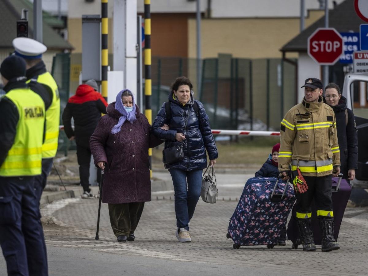 Ucrania y Rusia abrirán "corredores humanitarios" para evacuar civiles