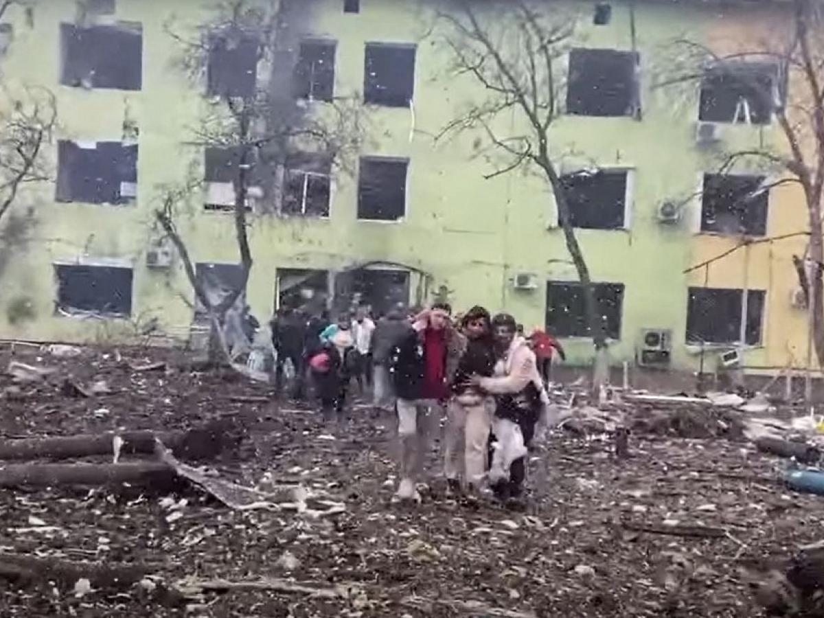 Rusia asegura que bombardeo en hospital de Ucrania fue "puesta en escena"