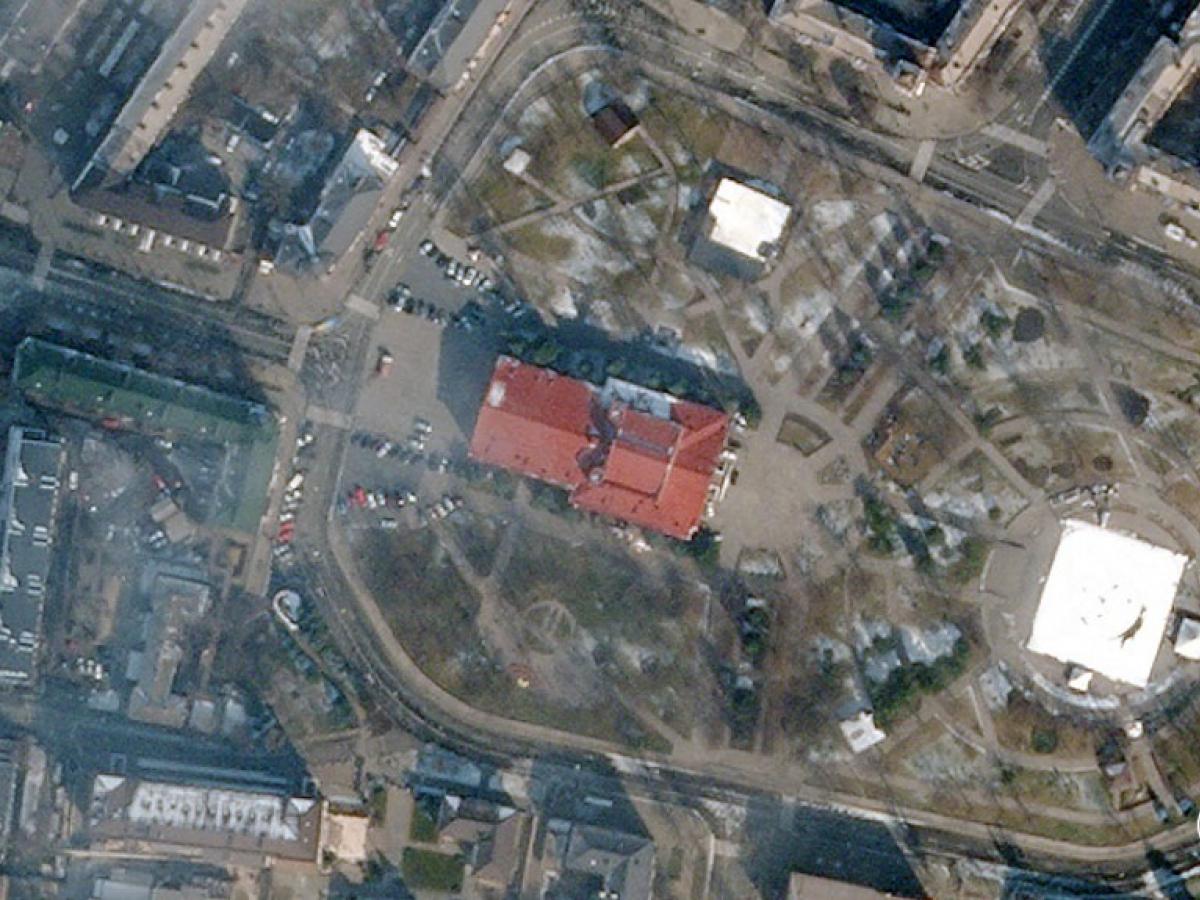 Ucrania: bombardeo a teatro de Mariúpol dejó personas 300 muertas