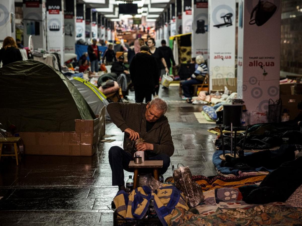Francia "reforzará" el envío de armas y material humanitario a Ucrania