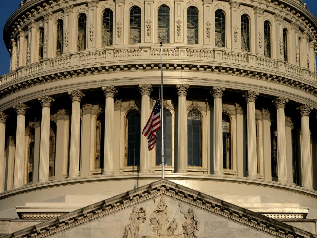 Senadores de EE.UU. anuncian acuerdo para frenar violencia con armas