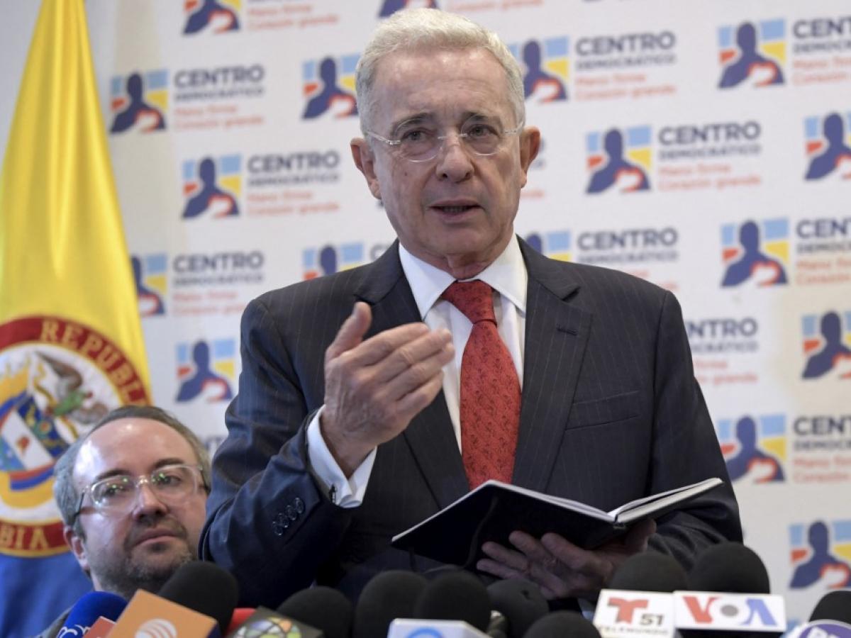 Álvaro Uribe imagen negativa encuesta CELAG Data 2024
