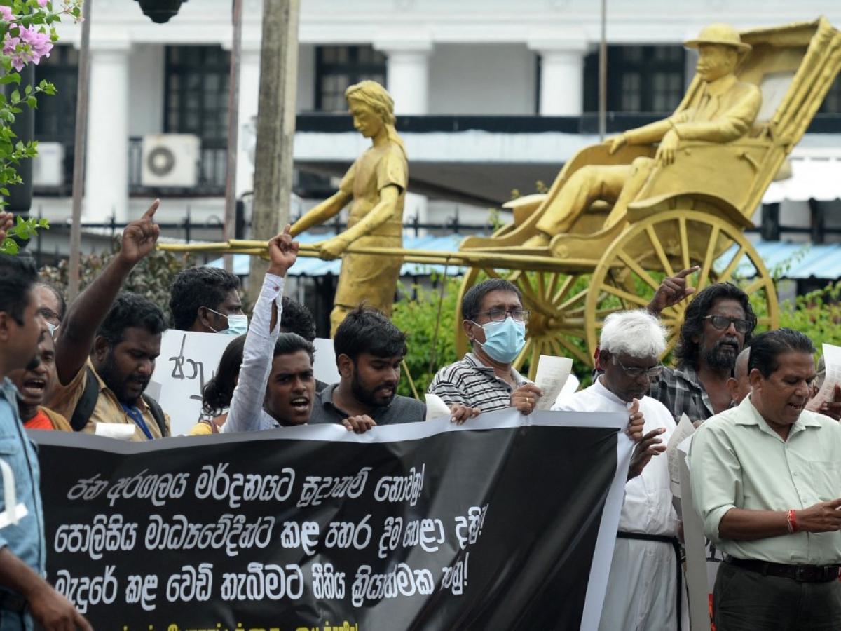 Protestas en Sri Lanka: entregan dinero abandonado por presidente