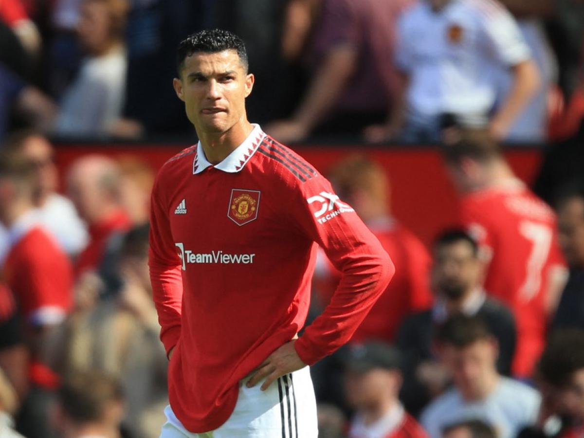 Cristiano Ronaldo | Policía llama al orden por golpear teléfono de un aficionado