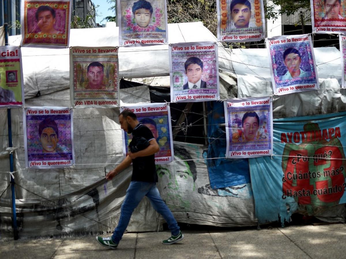 Los 43 de Ayotzinapa: enjuiciado exfiscal mexicano