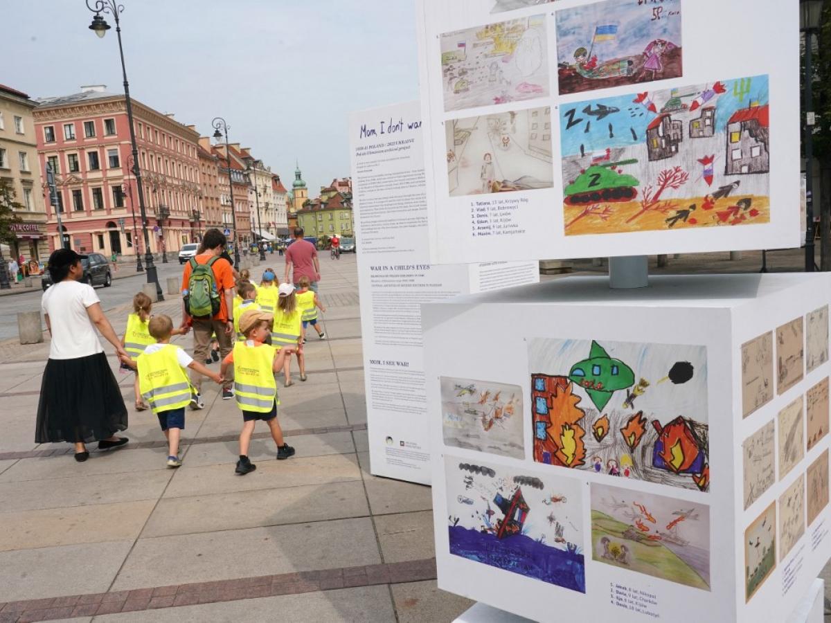 Muestra de arte infantil traza paralelos entre Segunda Guerra Mundial y Ucrania