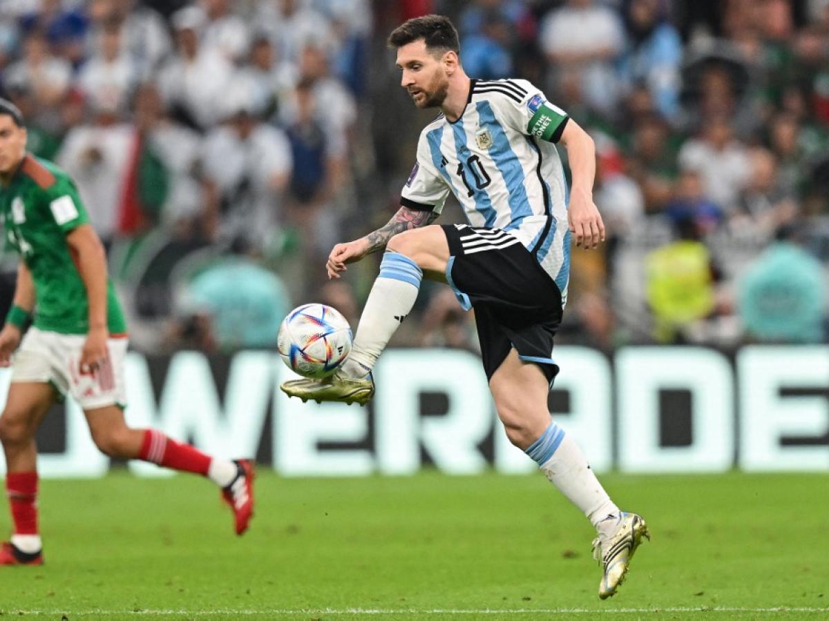 Con dos goles, Argentina venció a México y sigue viva en el Mundial