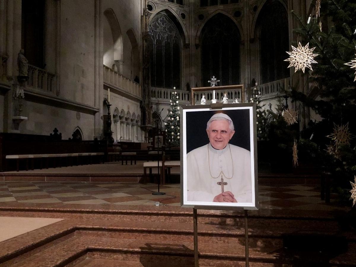 Benedicto XVI: así serían los funerales de un papa emérito