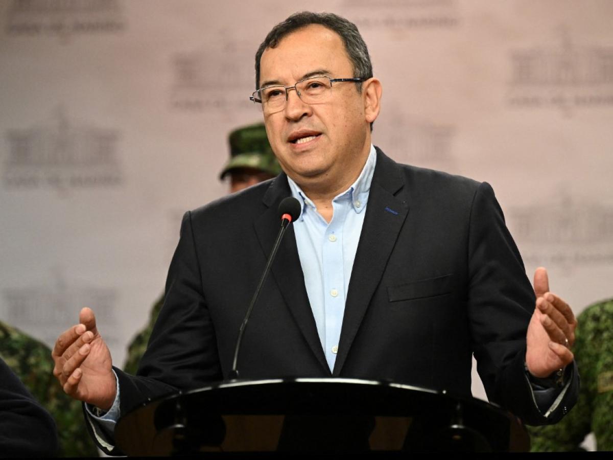 Oposición pide explicaciones al ministro Prada sobre acusaciones en su contra