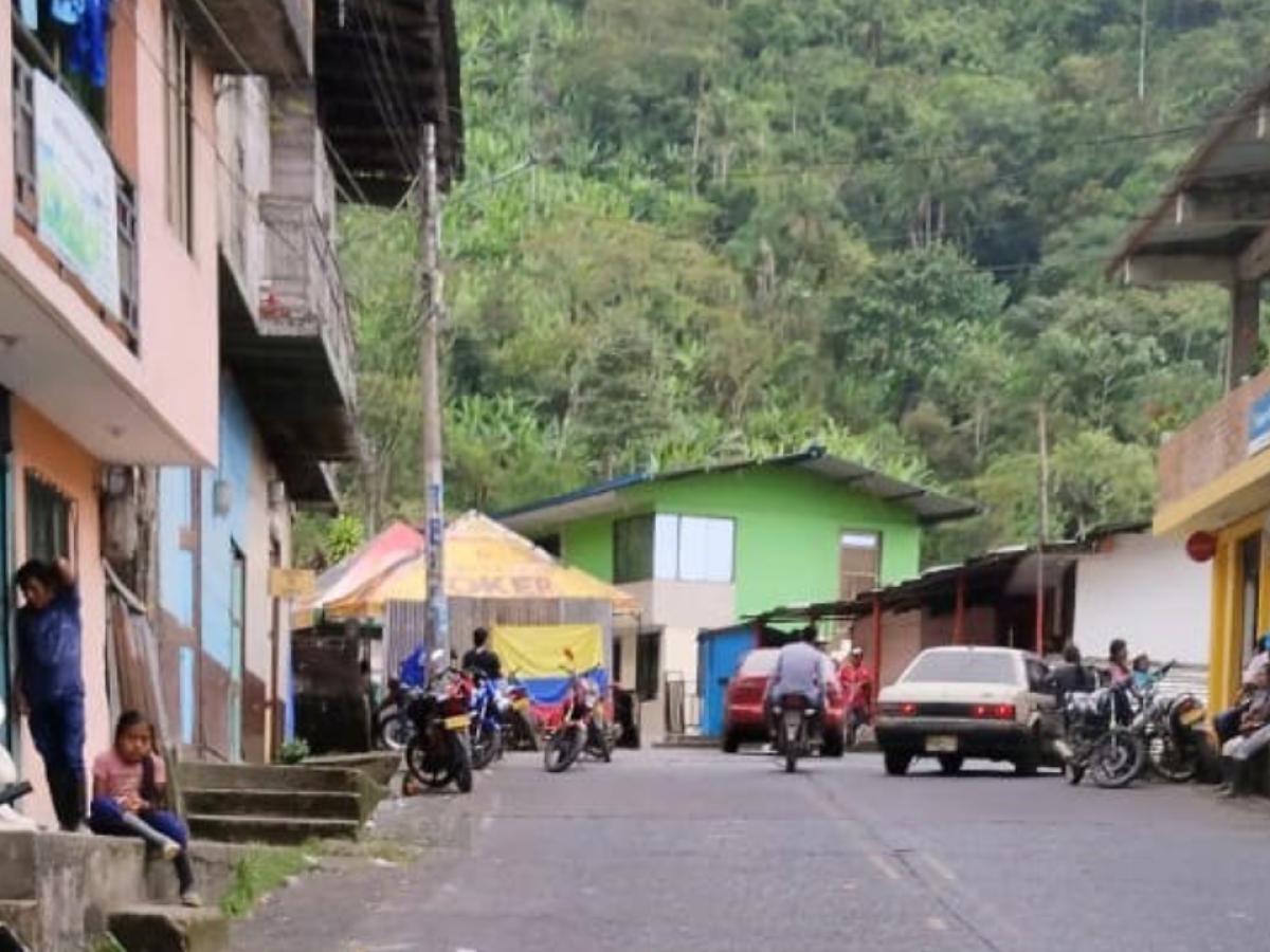 Indígenas en Nariño reducen bloqueos en la vía la mar