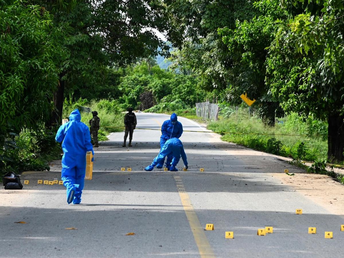 24 personas murieron, incluida una docena de funcionarios policiales, en ataques armados en México