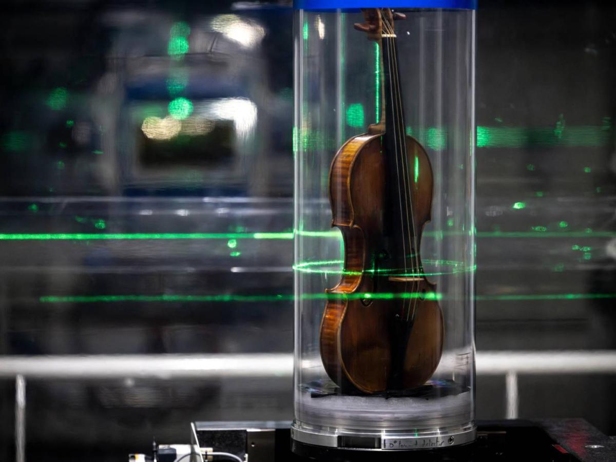 ¿Cómo es por dentro un violín de Niccolò Paganini?