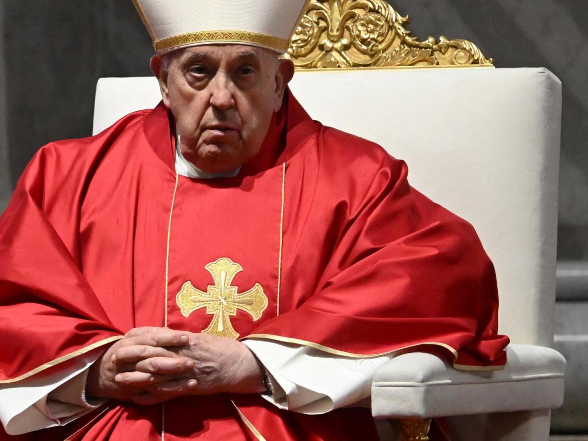 El papa presidirá la vigilia pascual en medio de preocupaciones por su salud