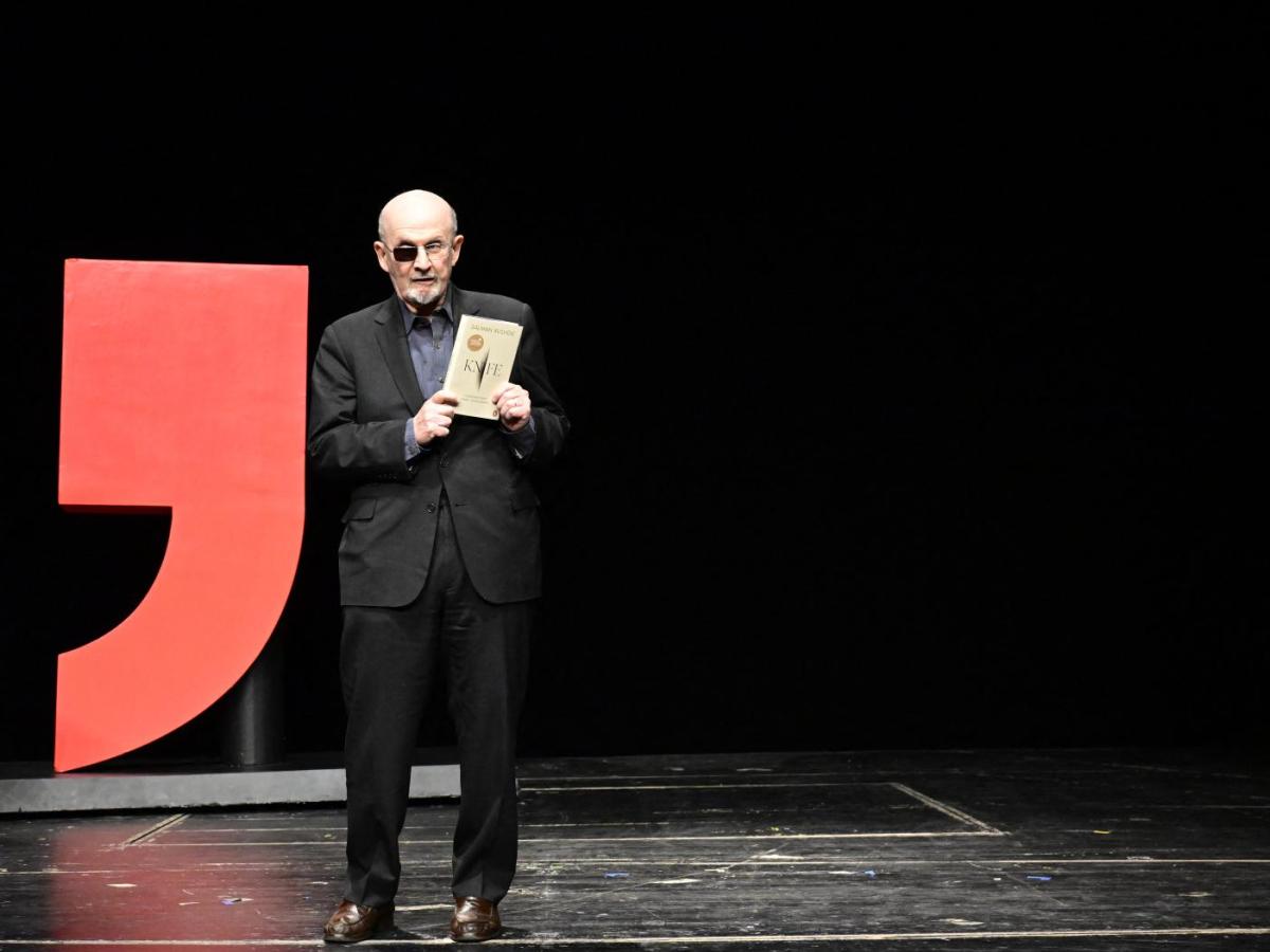 Salman Rushdie escritor de "Los versos satánicos" 